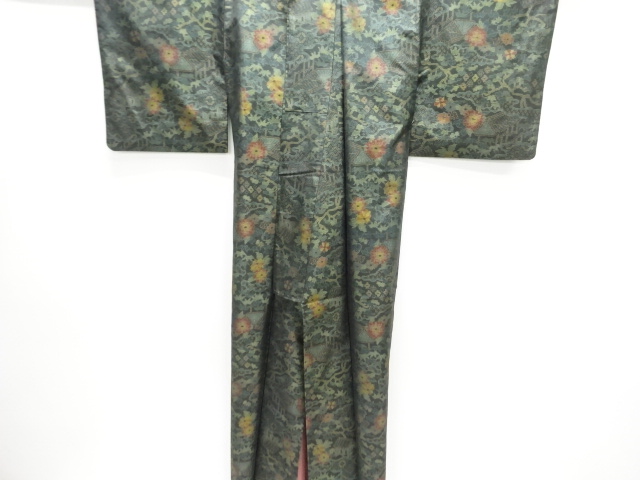  家屋に草花模様織出し本場泥大島紬着物